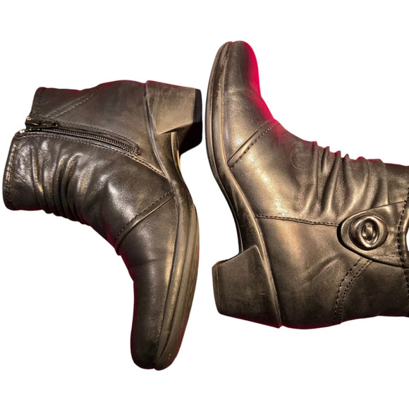 Earth Origins Mallory Black Leather Ruched Ankle Boots Leather Women size 5.5M - Picture 6 of 15